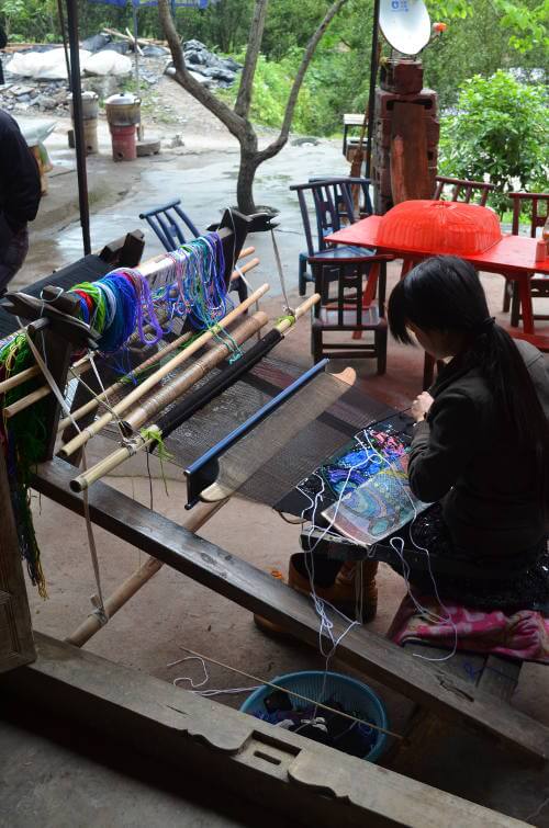 Wan trains herself to traditionally weave Tujia artwork