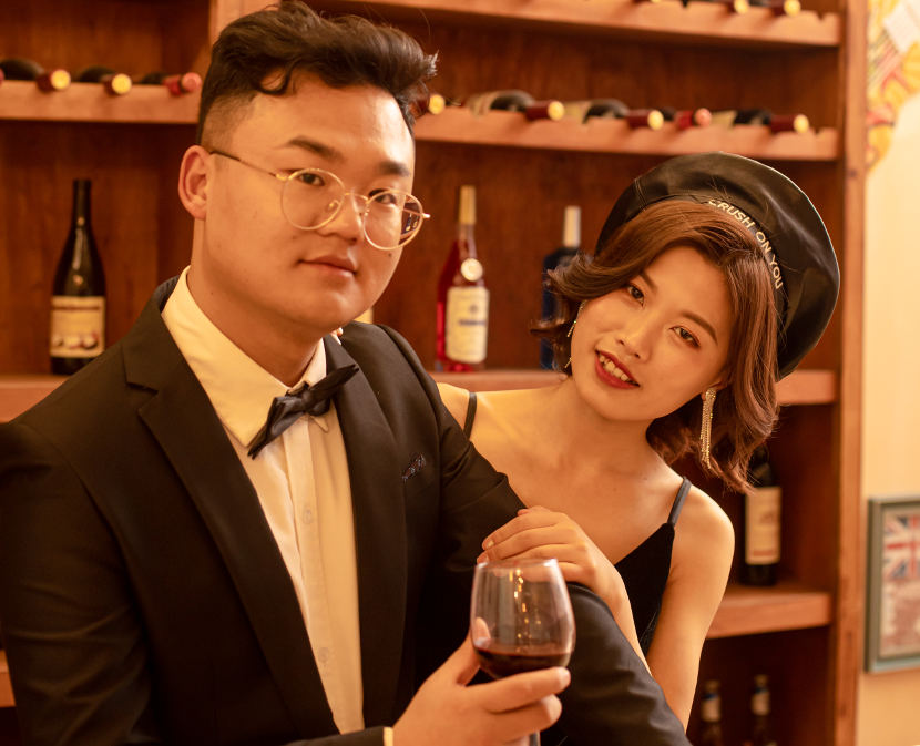 PIcture of A Wei and his wife